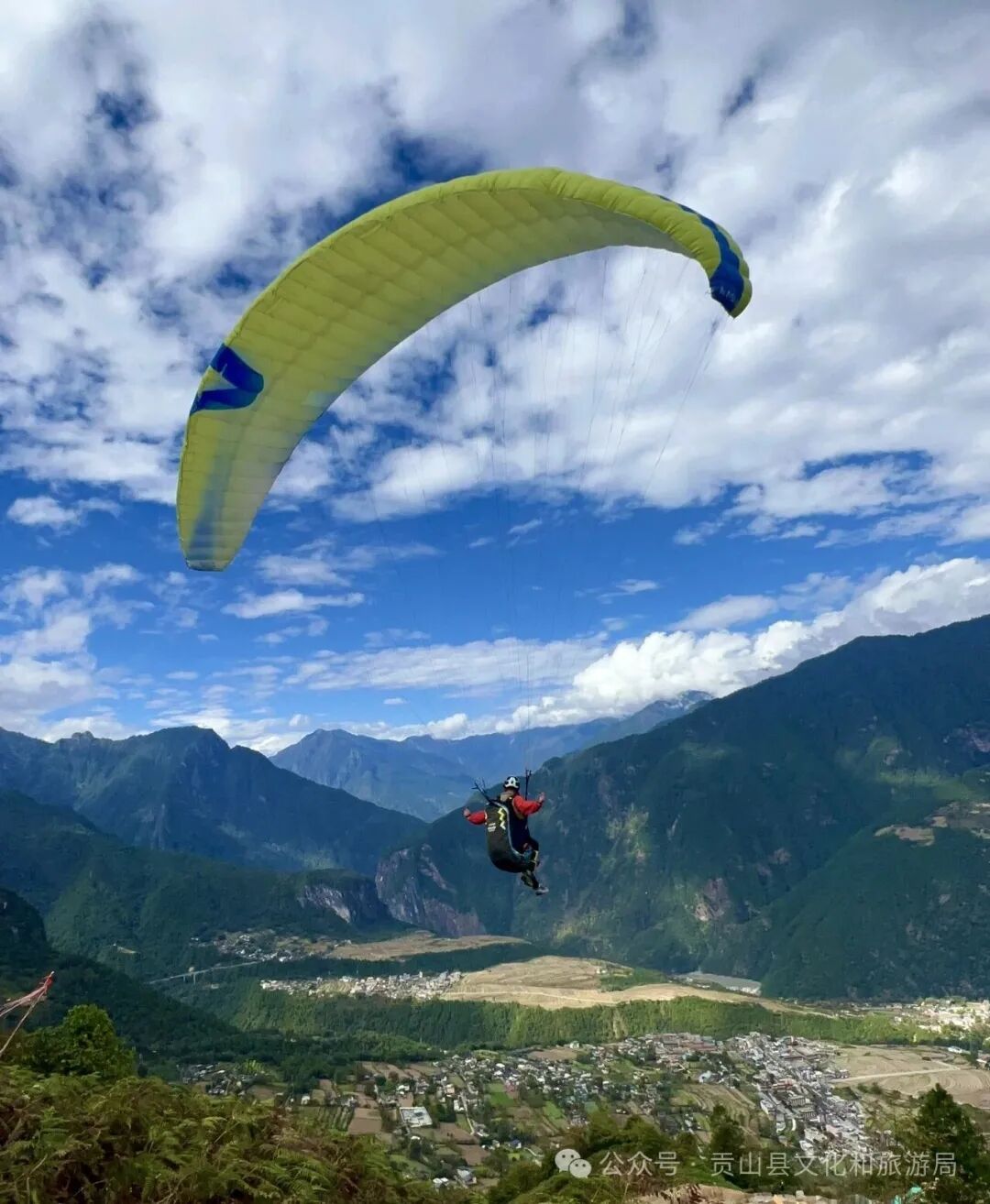 云南旅游,云南旅行社,云南團(tuán)建公司,云南策劃公司,云南會(huì)議會(huì)展,云南旅游地接,怒江旅游,怒江旅行社,怒江團(tuán)建公司,怒江策劃公司：秋游貢山 | 丙中洛滑翔傘體驗(yàn)項(xiàng)目試運(yùn)營(yíng)，邀你開(kāi)啟云端初體驗(yàn)